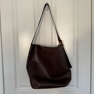 Madewell The Essential Bucket Tote in Chocolate Raisin